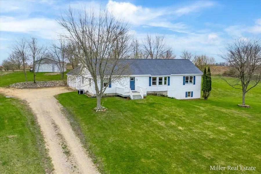 7689 Perry Drive, Delton, MI 49046