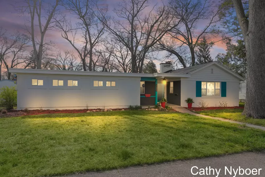 2233 Mills Avenue, Muskegon, MI 49445