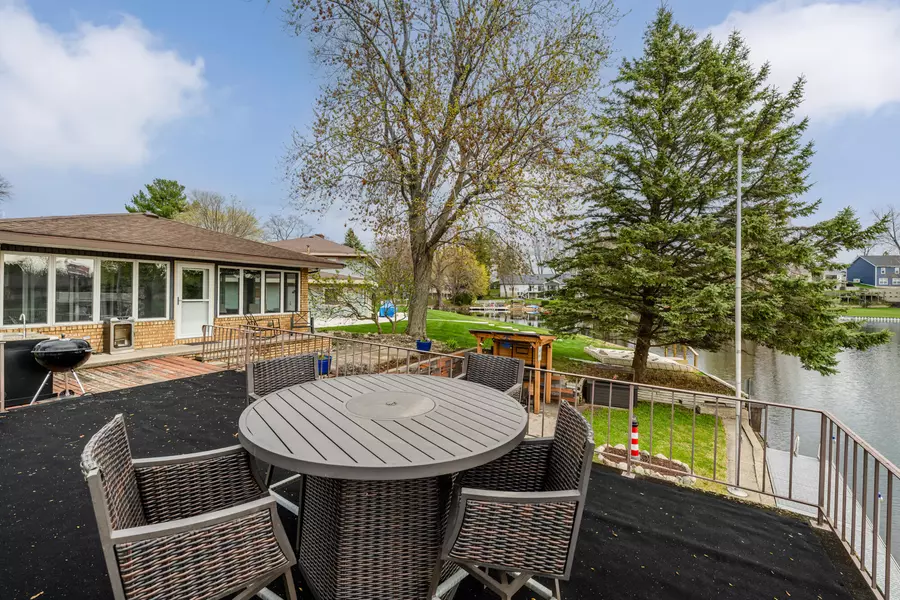 6950 Shore Drive, Coloma, MI 49038