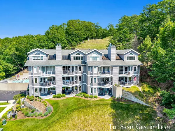Grand Haven, MI 49417,810 S Harbor Drive #21