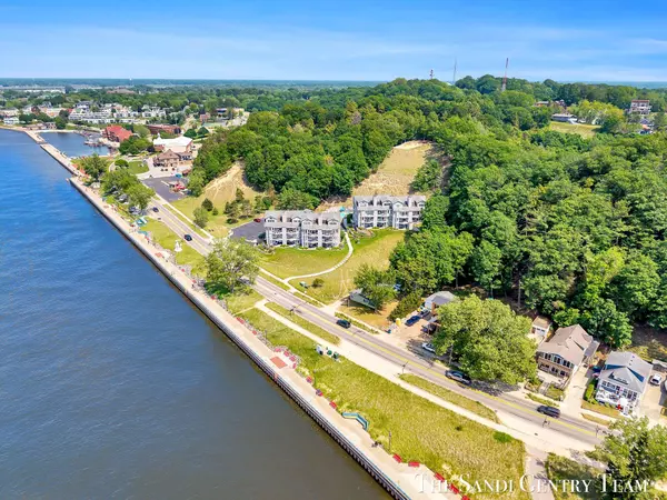 Grand Haven, MI 49417,810 S Harbor Drive #21