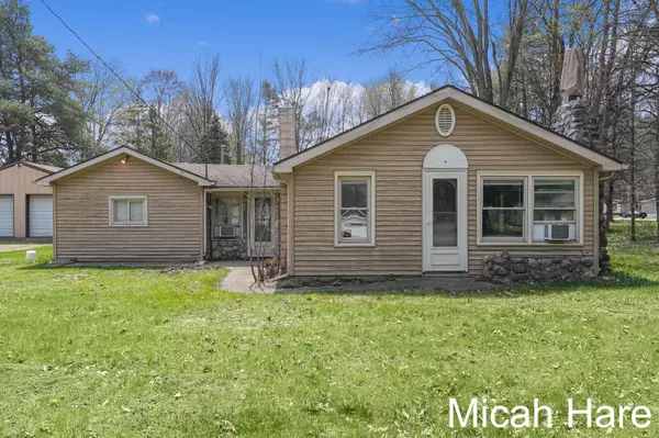 608 Schultz NW Street, Sparta, MI 49345
