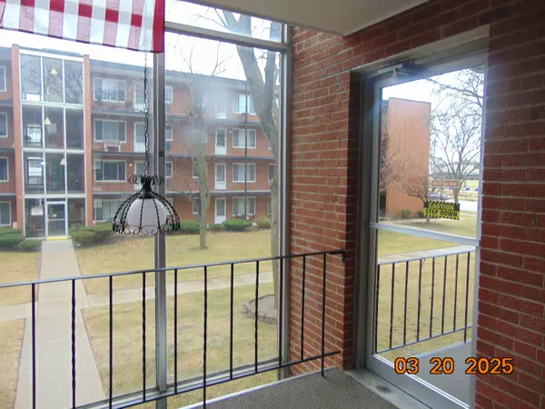 Royal Oak, MI 48073,2915 W 13 Mile Road #308