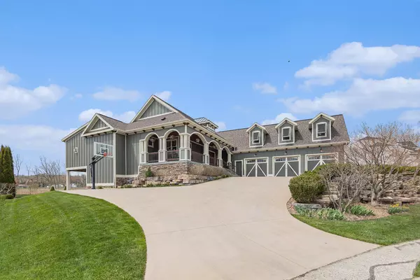 18029 Hammond Bay Drive, Spring Lake, MI 49456