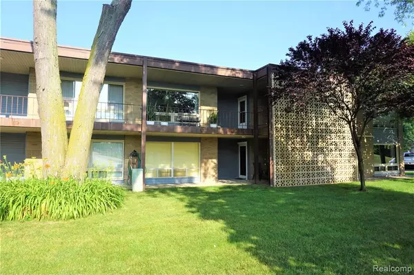 Livonia, MI 48154,15075 Hubbard Street #11