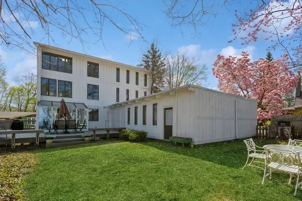 Benton Harbor, MI 49022,150 Higman Park Hill #1