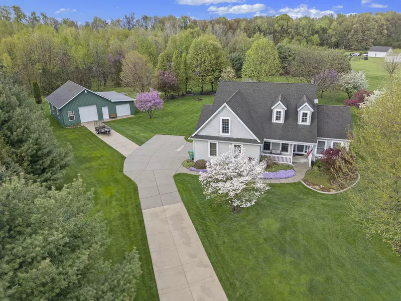 70653 Sterling Drive, Edwardsburg, MI 49112