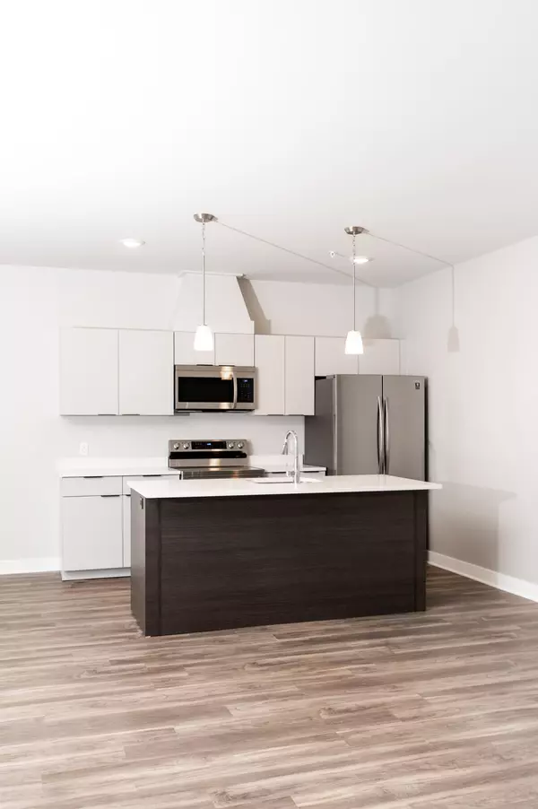 Holland, MI 49423,667 Hastings Ave #202