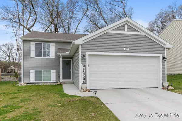 829 Hollyhock Drive, Greenville, MI 48838