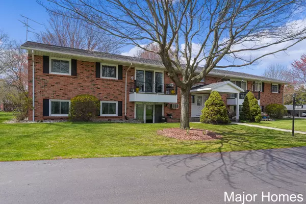 Hudsonville, MI 49426,5350 Southbrook Court #20