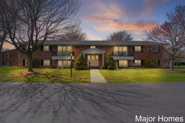 Hudsonville, MI 49426,5350 Southbrook Court #20