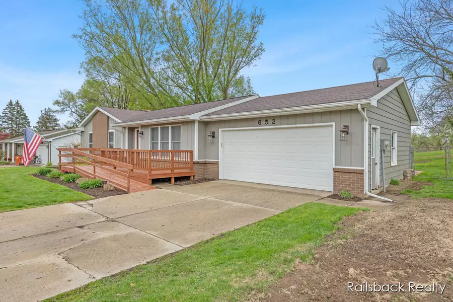 652 Marway NW, Comstock Park, MI 49321