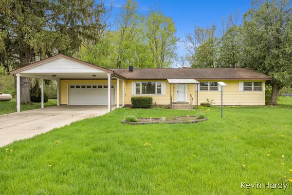 745 9th Street, Plainwell, MI 49080