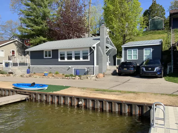 Saranac, MI 48881,6706 Shoreline Court