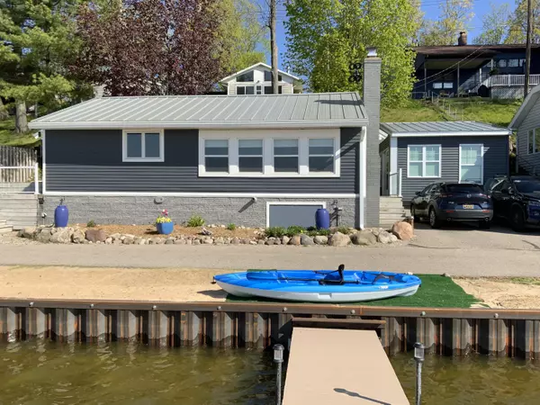 6706 Shoreline Court, Saranac, MI 48881