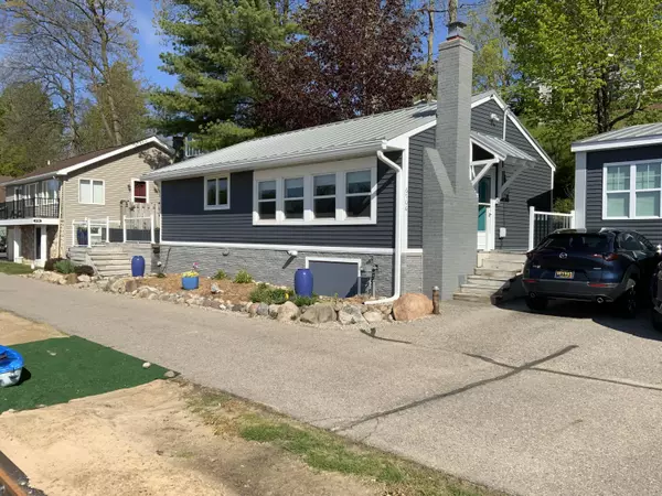 Saranac, MI 48881,6706 Shoreline Court