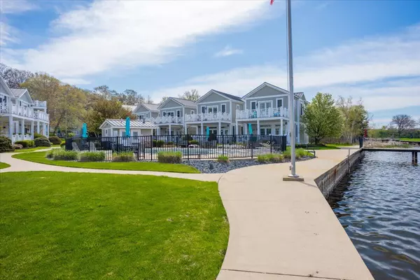 Saugatuck, MI 49453,807 Lake Street #3