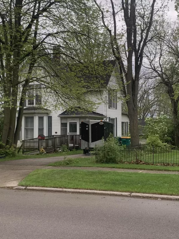 Saline, MI 48176,304 E Henry Street #18