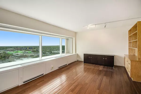 Ann Arbor, MI 48104,555 E William Street #25J