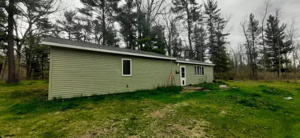 7600 W County Line Road, Howard City, MI 49329