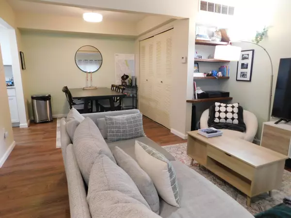 Ann Arbor, MI 48105,543 Longshore Drive #B