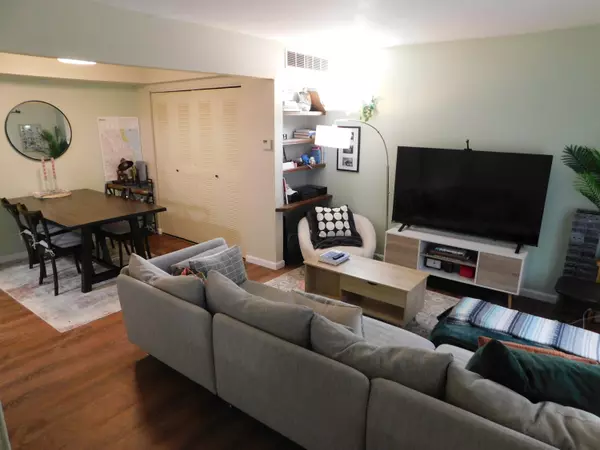 Ann Arbor, MI 48105,543 Longshore Drive #B