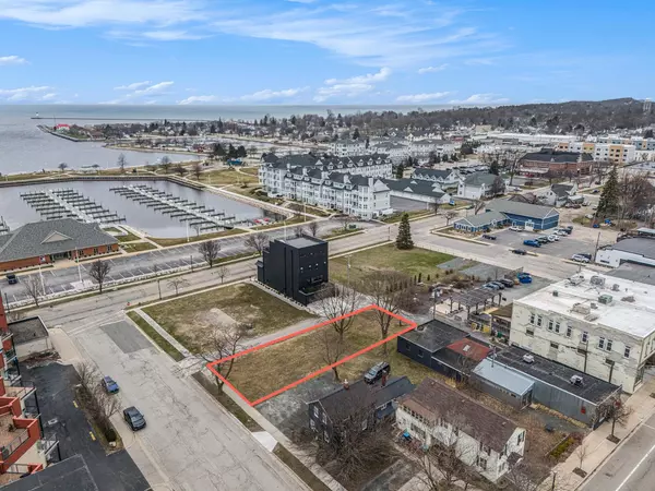 106 W Danaher Street, Ludington, MI 49431