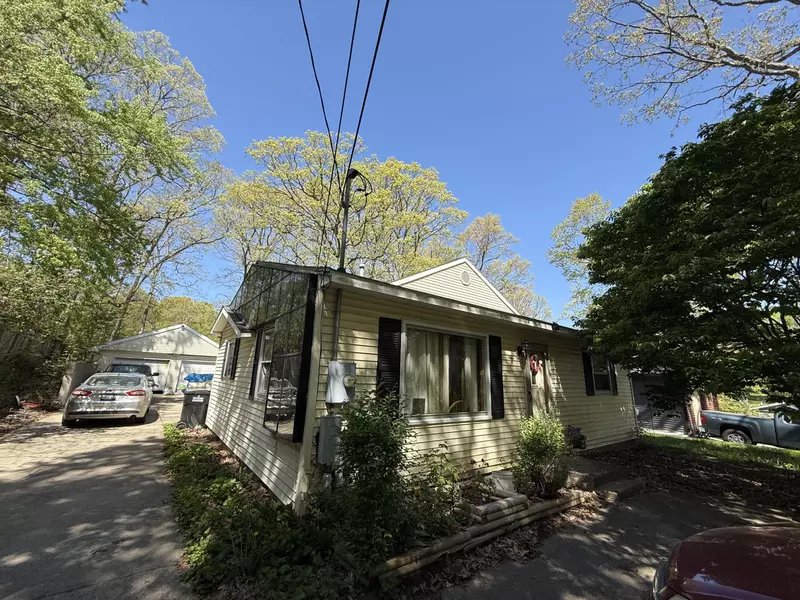 4341 Laura NW Avenue, Comstock Park, MI 49321