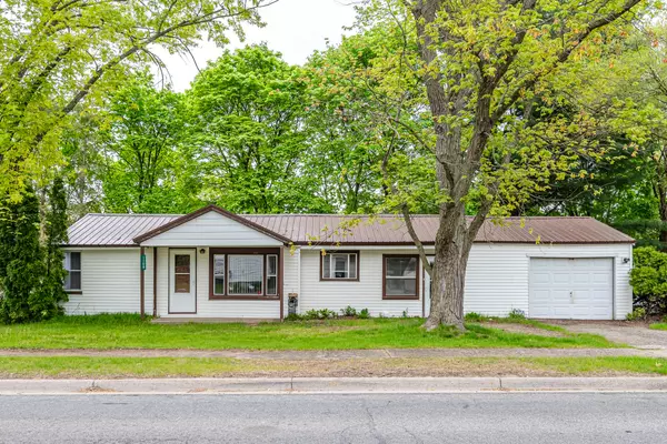 1108 N Walnut Street, Greenville, MI 48838