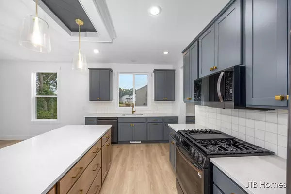 Lowell, MI 49331,1404 Kimber Drive #124