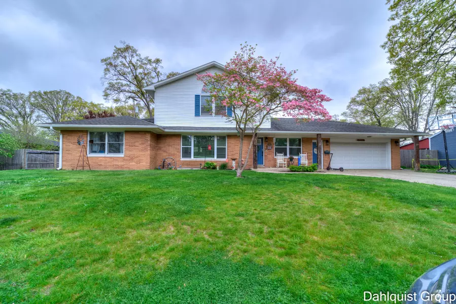 622 Pinewood Road, Muskegon, MI 49445