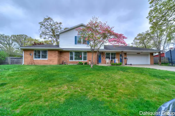 622 Pinewood Road, Muskegon, MI 49445