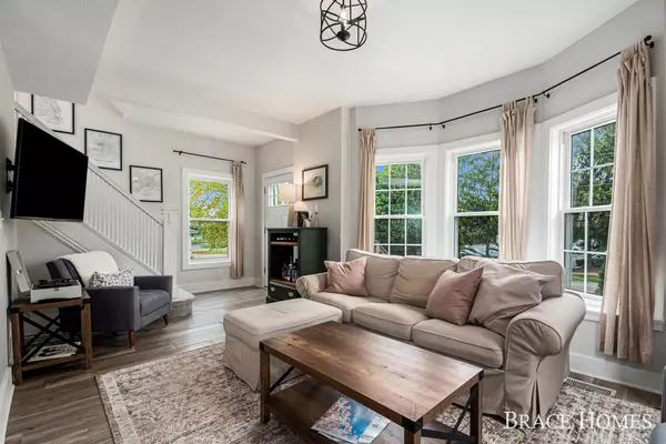 Grand Rapids, MI 49505,20 Knapp NW Street