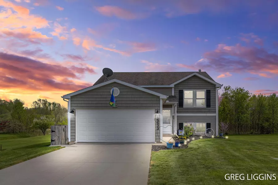 14633 Ivorystone NE Drive, Cedar Springs, MI 49319