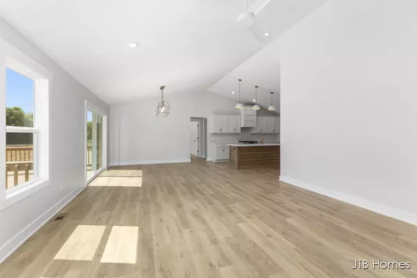 Alto, MI 49302,8296 Kettle Oak SE Drive