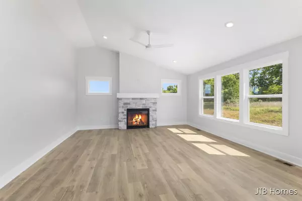 Alto, MI 49302,8296 Kettle Oak SE Drive