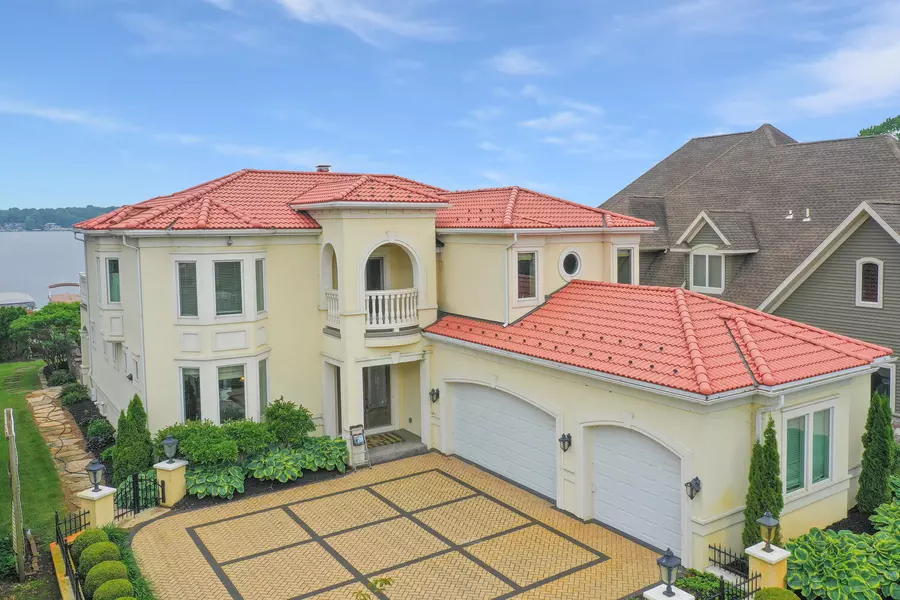 68283 Park Shore Drive, Edwardsburg, MI 49112