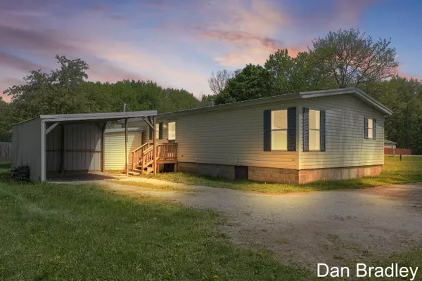 412 Poplar Street, Howard City, MI 49329