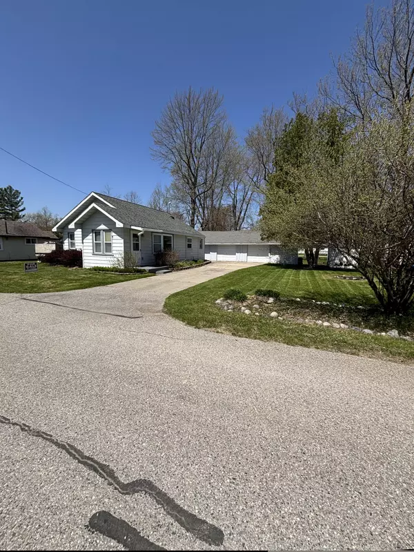 Houghton Lake, MI 48629,127 Sandpiper Avenue
