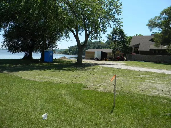 Ludington, MI 49431,846 S Lakeshore Drive #1