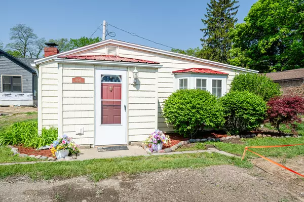 4616 Paw Paw Lake Road, Coloma, MI 49038