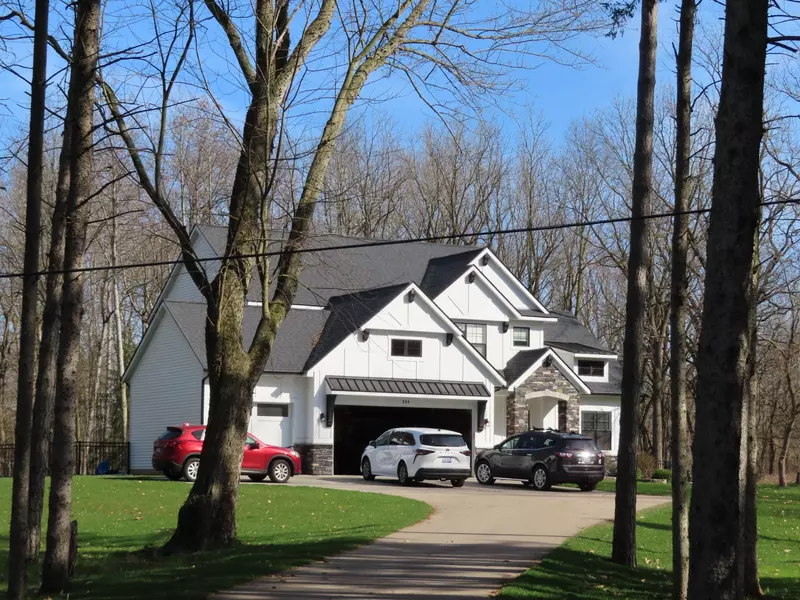 305 Honey Creek SE Avenue, Ada, MI 49301