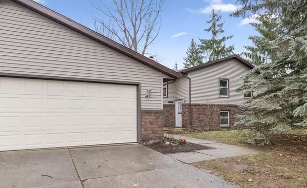 4690 Stauffer SE Avenue, Kentwood, MI 49508