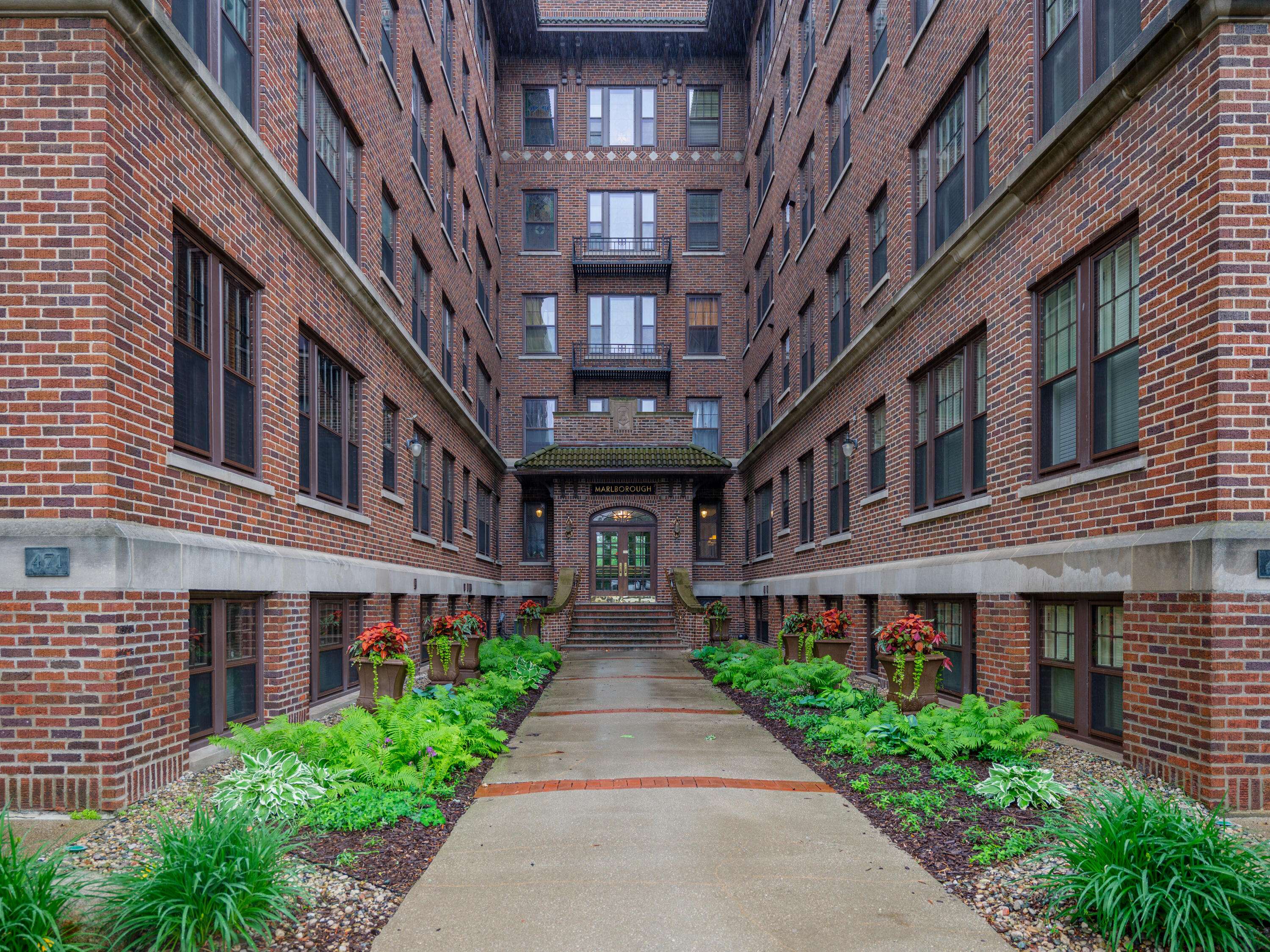 Kalamazoo, MI 49007,471 W South Street #207