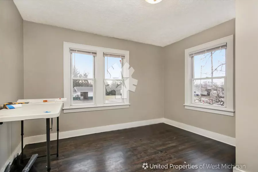 1555 Chicago SW Drive, Wyoming, MI 49509