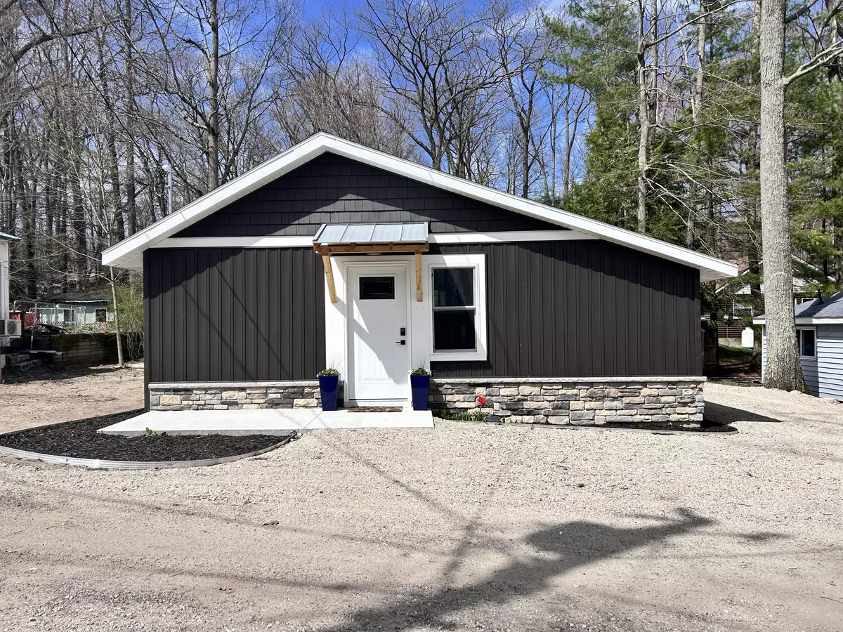 White Cloud, MI 49349,855 W Locust Street
