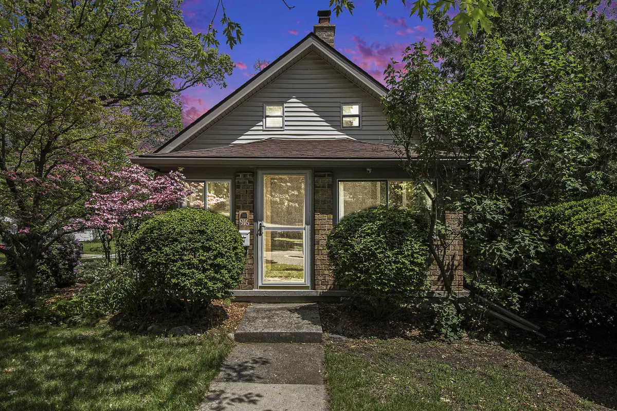 Ann Arbor, MI 48103,916 Brooks Street