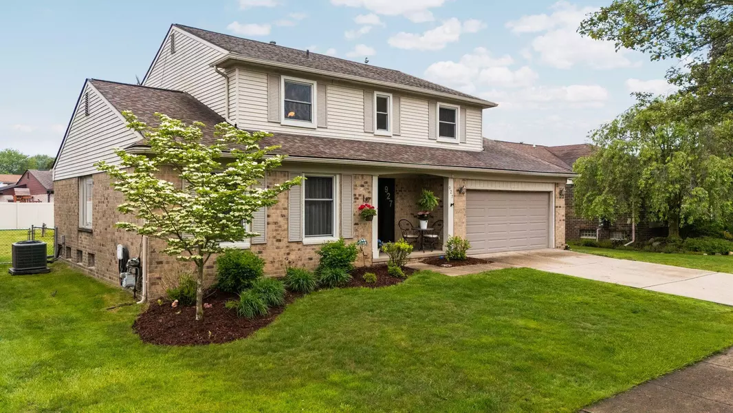 927 Queens Way, Canton, MI 48188
