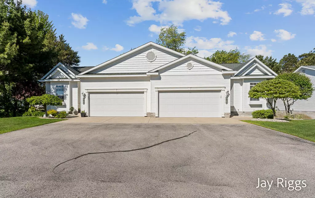 Fruitport, MI 49415,5702 Copper Sands Run #101