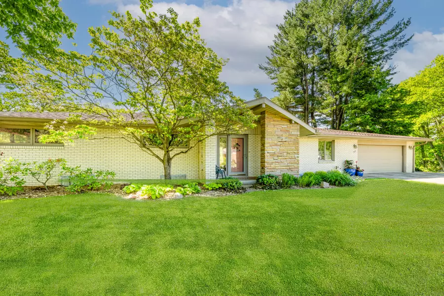 1522 S Riviera Drive, Stevensville, MI 49127